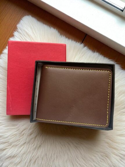 Premium Brown Leather Men’s Wallet – Stylish Bi-Fold Design with Elegant Gift Box