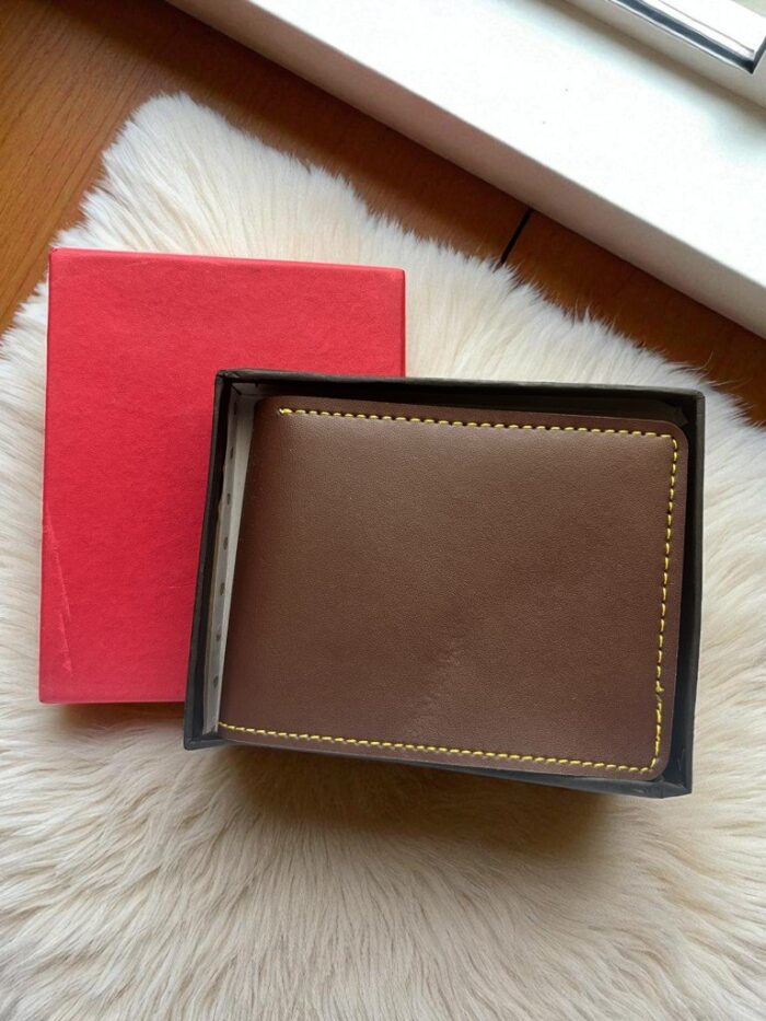 Premium Brown Leather Men’s Wallet – Stylish Bi-Fold Design with Elegant Gift Box